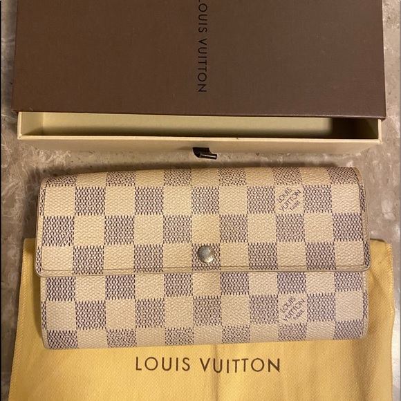 Louis Vuitton Handbags - Louis Vuitton wallet